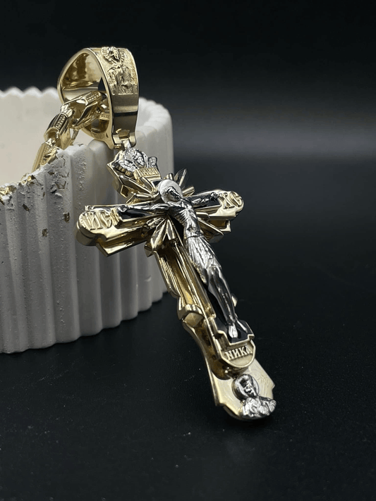 ✨ Koli s přívěskem zobrazujícím Ježíše