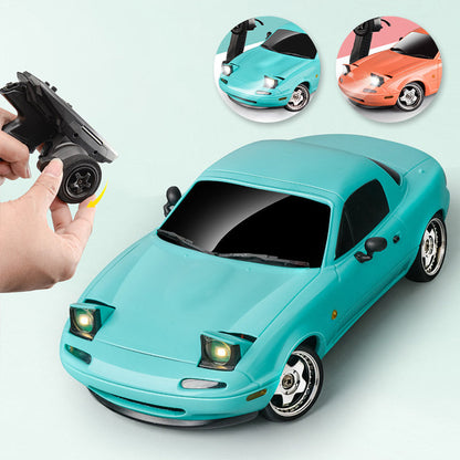 RC auto v měřítku 1:18 s LED světlem