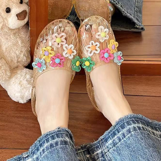 👡 Vkročte do třpytivého pohodlí – Dámské třpytivé pantofle s uzavřenou špičkou s květinovými akcenty – platba na dobírku ✨