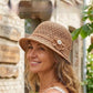🌞 Zůstaňte elegantní a chráněná – Elegantní vintage kbelíkový klobouk s perlovým akcentem – platba na dobírku 🧢